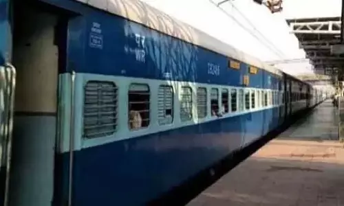 रेलवे में कवच ट्रायल का शुभारंभ : सफलतापूर्वक ऑटोमैटिक ब्रेकिंग प्रणाली से रुकी ट्रेन