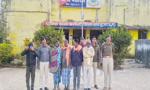 बतौली में चार पशु तस्कर गिरफ्तार :  6 भैंसा को अवैध तरीके से ले जा रहे थे बूचड़खाना, ग्रामीणों ने पुलिस को सौंपा