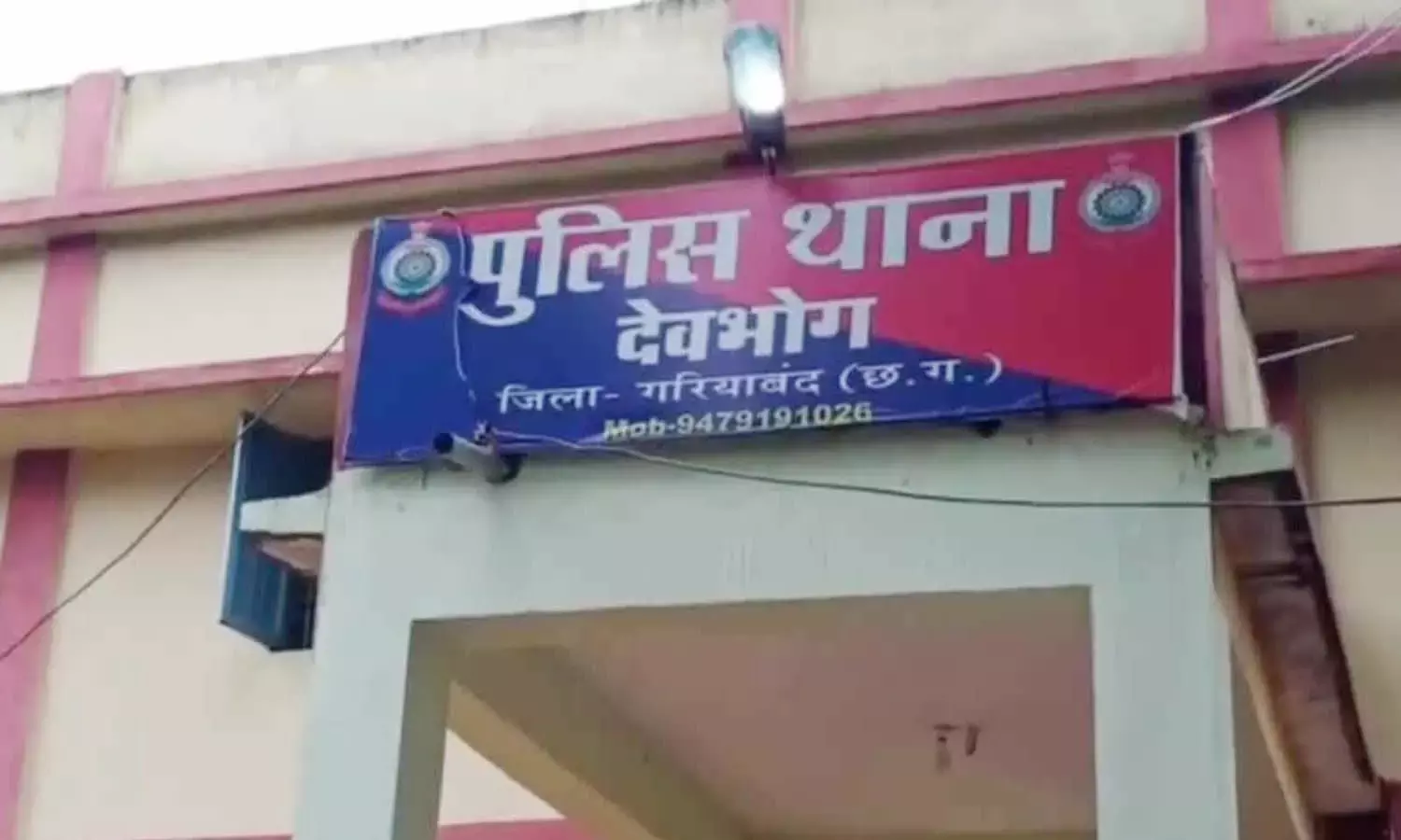 मंच पर अश्लील डांस : एसडीएम को नोटिस, दो पुलिसकर्मी लाइन अटैच