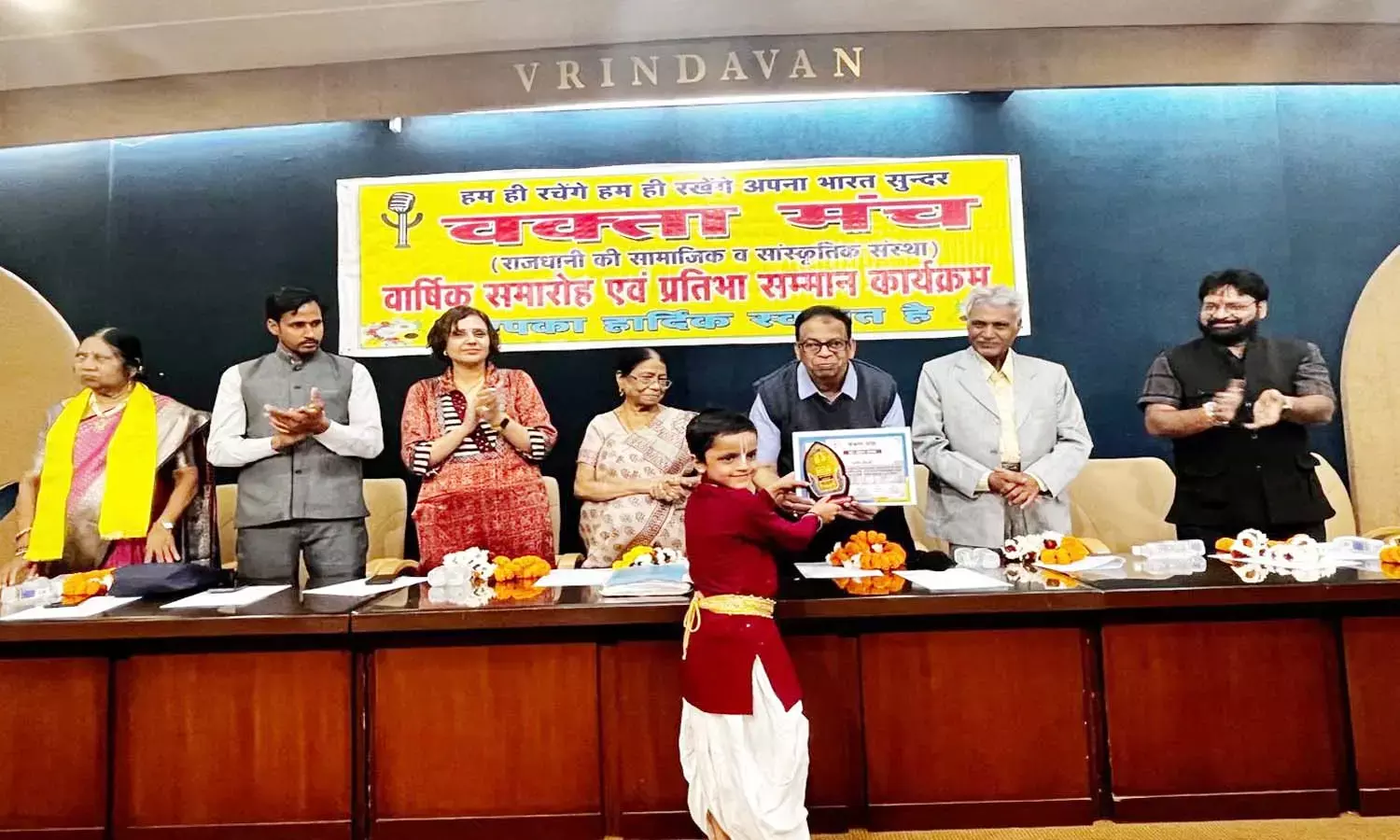 वक्ता मंच का वार्षिक समारोह : 100 बाल प्रतिभाएं हुई सम्मानित, बच्चों के हौसलों को मिली नई उड़ान