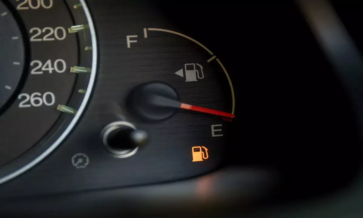 tiny-fuel-gauge-arrow saved-drivers-at-petrol-pumps