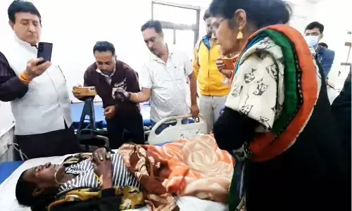 कोरबा में किसान ने की आत्महत्या की कोशिश : धान न बिकने और टोकन न मिलने से था नाराज, अस्पताल में करवाया गया भर्ती