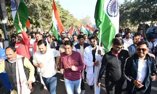 भाजपा युवा मोर्चा ने किया स्वदेशी संकल्प दौड़ का आयोजन : मंत्री टंकराम वर्मा के साथ हजारों की संख्या में लोगों ने लगाई दौड़