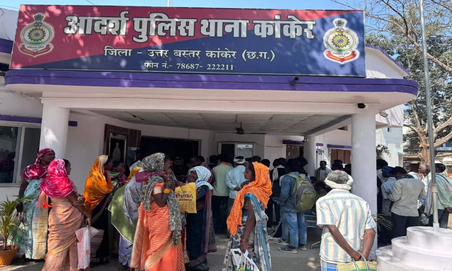 धर्मांतरण से परेशान ग्रामीण पहुंचे थाने : बोले- पुलिस प्रशासन ध्यान दे, वरना हम लोग बरतेंगे सख्ती