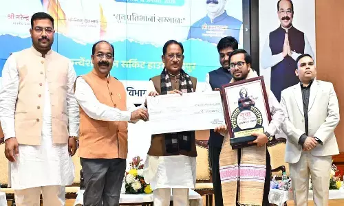 युवा रत्न से सम्मानित हुए 8 युवा, एक संगठन : सीएम साय बोले- दृढ़ इच्छाशक्ति, परिश्रम और समर्पण से अपने लक्ष्यों की ओर बढ़ें युवा
