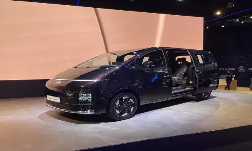 hyundai-staria-9-seater-electric-mpv-introduced check features