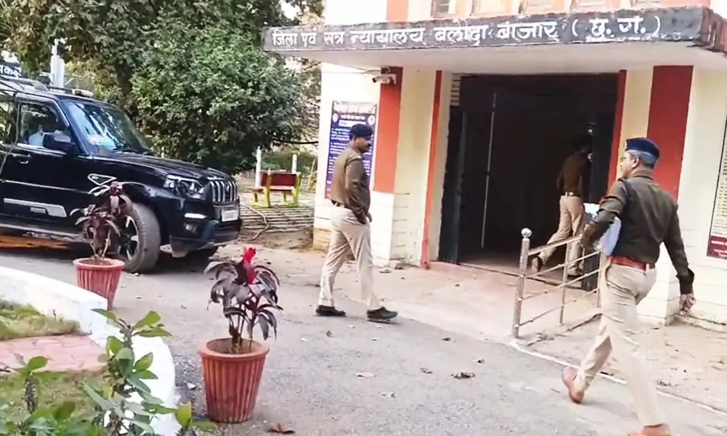 बलौदा बाजार हिंसा-आगजनी कांड : छत्तीसगढ़ क्रांति सेना का अध्यक्ष अमित बघेल गिरफ्तार, प्रोडक्शन वारंट पर रायपुर जेल से ले गई पुलिस