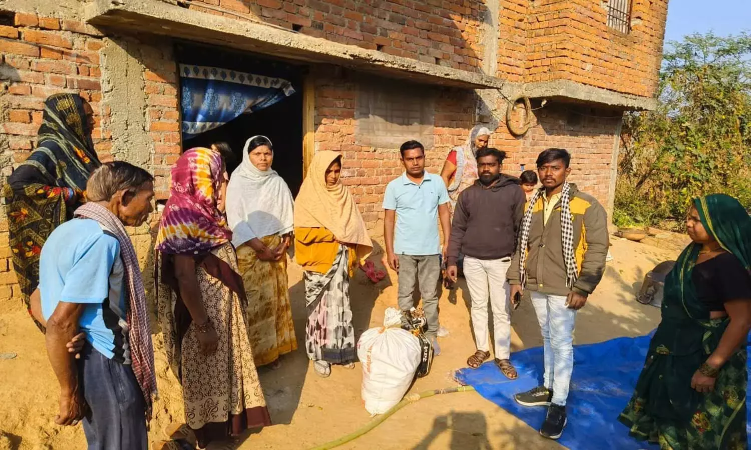 हेल्पिंग हैंड्स ने की मदद