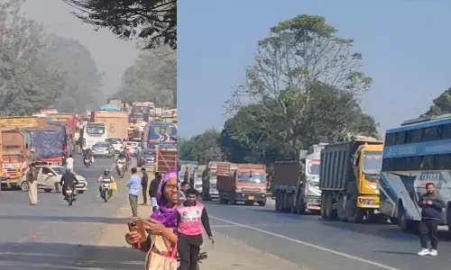 किसानों ने NH-30 किया जाम किसानों ने NH-30 किया जाम