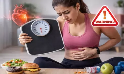 ज्यादा वजन कम होने पर परेशान महिला