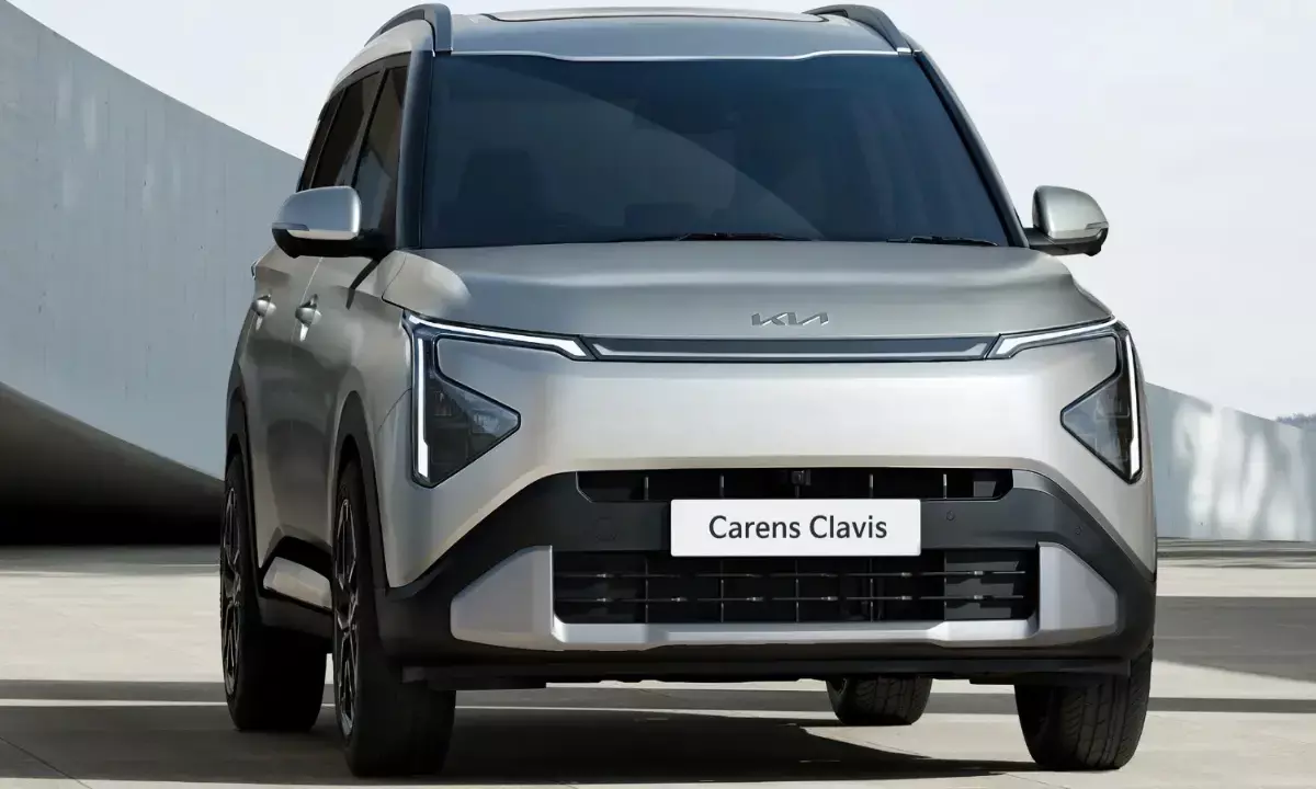 kia-carens-clavis-gets-new-sunroof equipped-hteex-trim details