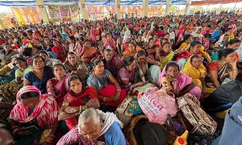 मध्यान्ह भोजन पकाने वाले रसोइया धरने पर : 18 दिन से खुले आसमां के नीचे रसोई, राशन-पानी खत्म