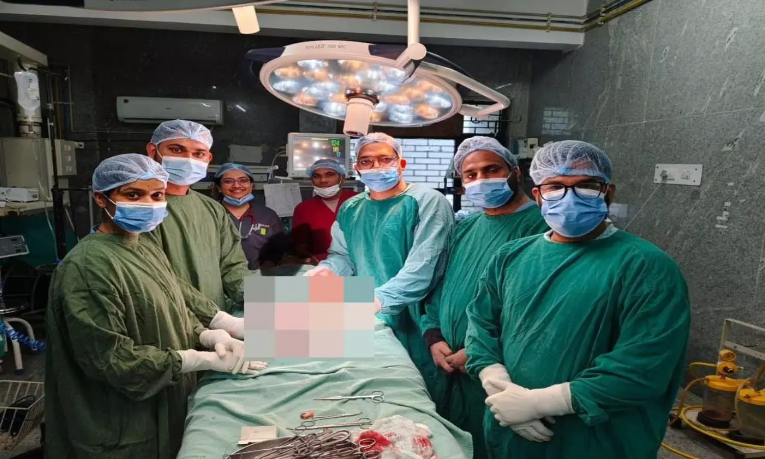 सिम्स में 5 वर्षीय बच्चे को मिली नई जिंदगी : डॉक्टरों की टीम ने जन्मजात घुटने की कटोरी के डिस्लोकेशन का पहली बार में किया सफल ऑपरेशन