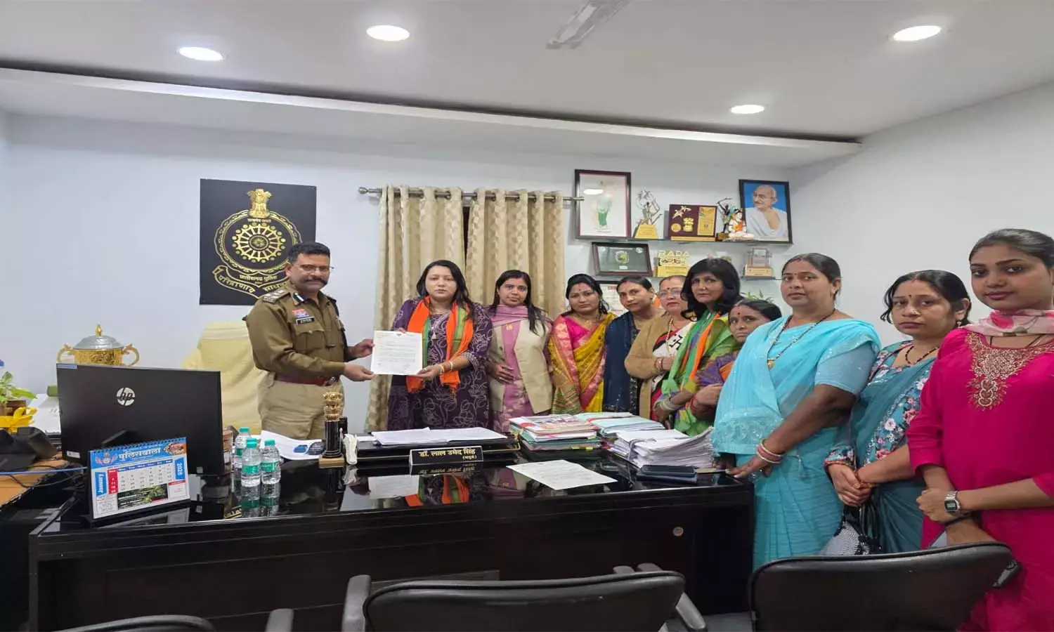 कांग्रेस MLA की महिलाओं के प्रति अभद्र टिप्पणी : भाजपा महिला मोर्चा ने मप्र के विधायक पर FIR दर्ज करने के लिए एसपी को सौंपा ज्ञापन