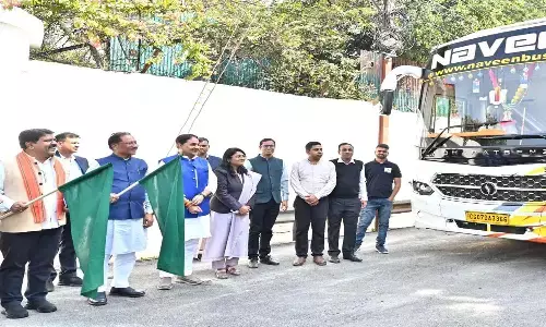 पंचायत प्रतिनिधियों का दल महाराष्ट्र के लिए रवाना : सीएम साय ने दिखाई हरी झंडी, बोले- इस भ्रमण से ग्रामीण विकास को मिलेगी नई दिशा