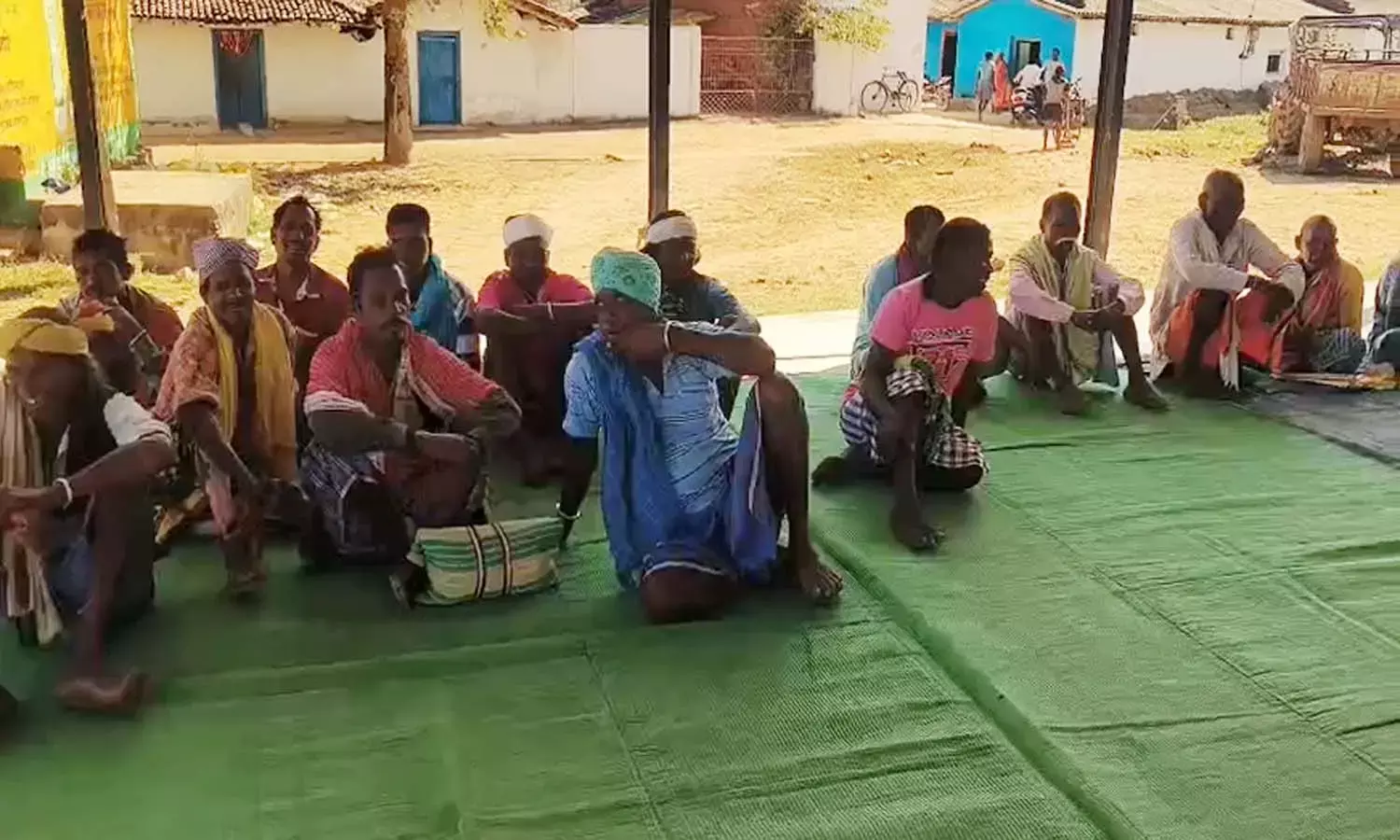 200 से अधिक लोगों ने की घर वापसी : ईसाई धर्म छोड़कर मूल धर्म अपनाया, गांव के लोगों ने पैर धोकर किया स्वागत