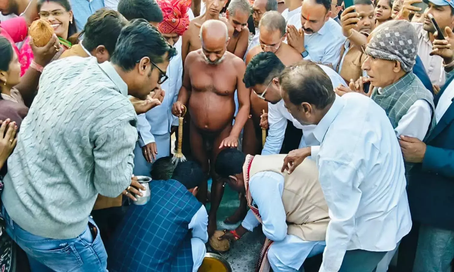 नवापारा पहुंचे जैन मुनि विशुद्ध सागर महाराज : स्वागत के लिए विधायक रोहित साहू के साथ उमड़ा पूरा शहर