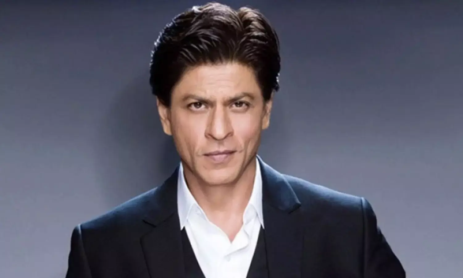 शाहरुख खान को सिर्फ हाय कहने के लिए फैन ने सड़क पर दौड़ाया ऑटो, वीडियो वायर