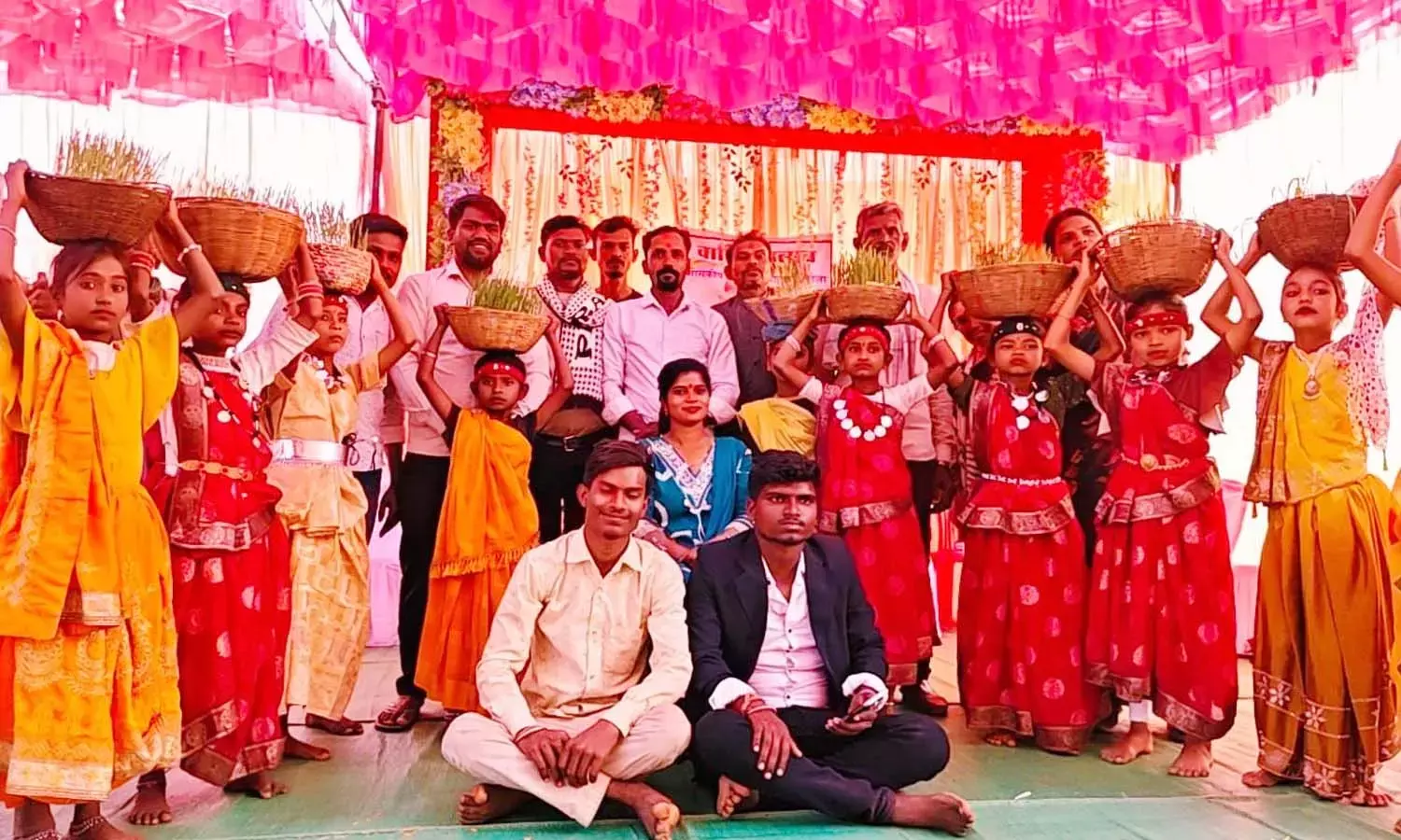 अकोला स्कूल में वार्षिक उत्सव:  प्रधान पाठिका बोली - प्रतिभाओं को मंच प्रदान करना और बच्चों में आत्मविश्वास बढ़ाना उद्देश्य