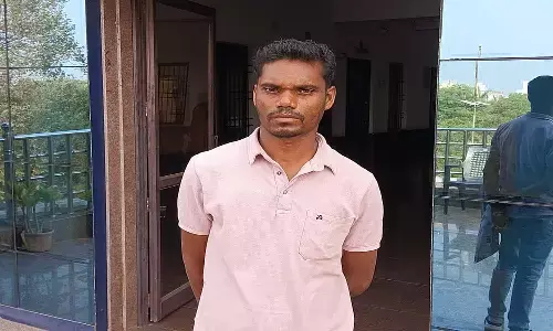 प्रशासनिक चूक से संकट में आदिवासी किसान : बिना अनुमति कर दिया गया रकबा समर्पण, धान बिक्री से वंचित होने की वजह से आर्थिक तंगी में फंसा