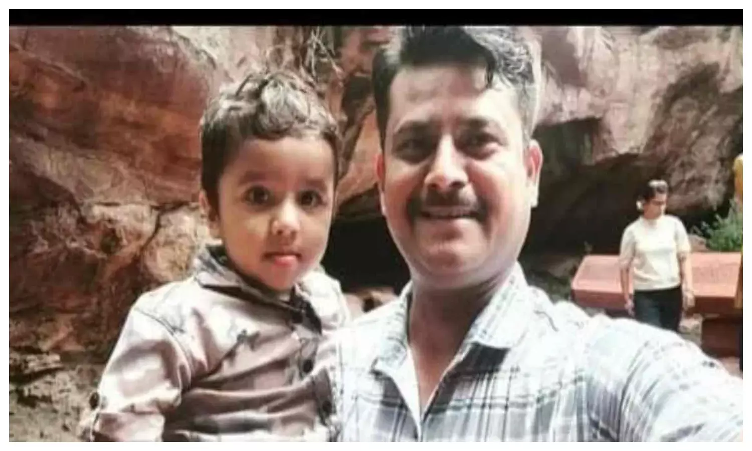 लोडिंग टेंपो ने ऑटो को मारी टक्कर, 4 साल के मासूम ने मौके पर तोड़ा दम, पत्नी गंभीर घायल