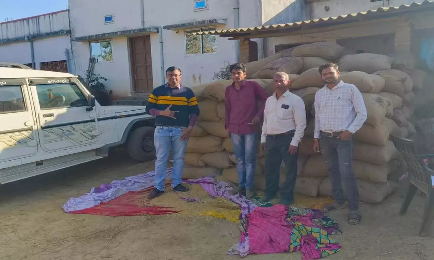 कोचियों- बिचाैलियों के खिलाफ प्रशासन के कड़े तेवर : राजनांदगांव की सोसायटियों में खपत नहीं हो पाया 400 करोड़ का अवैध धान कोचियों- बिचाैलियों के खिलाफ प्रशासन के कड़े तेवर : राजनांदगांव की सोसायटियों में खपत नहीं हो पाया 400 करोड़ का अवैध धान