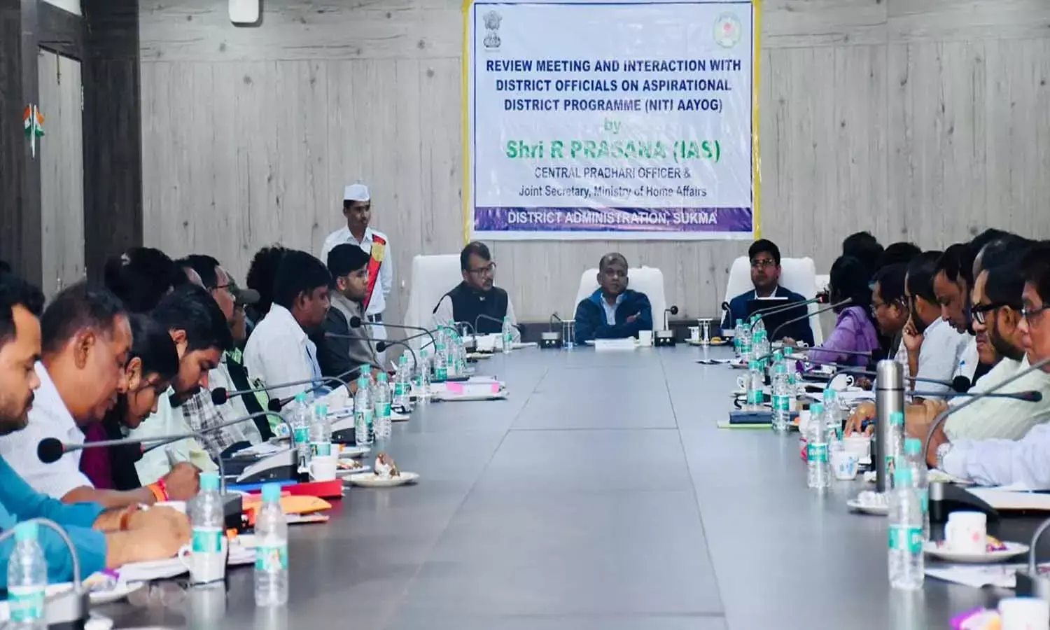 कलेक्ट्रेट सभाकक्ष में समीक्षा बैठक