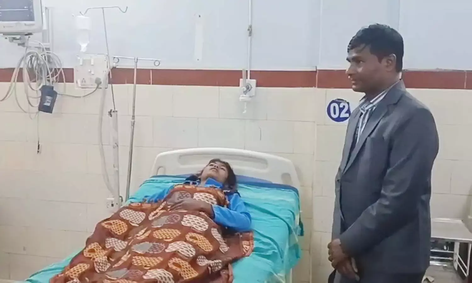 स्कूली छात्रा के पैर में गोली का छर्रा लगा