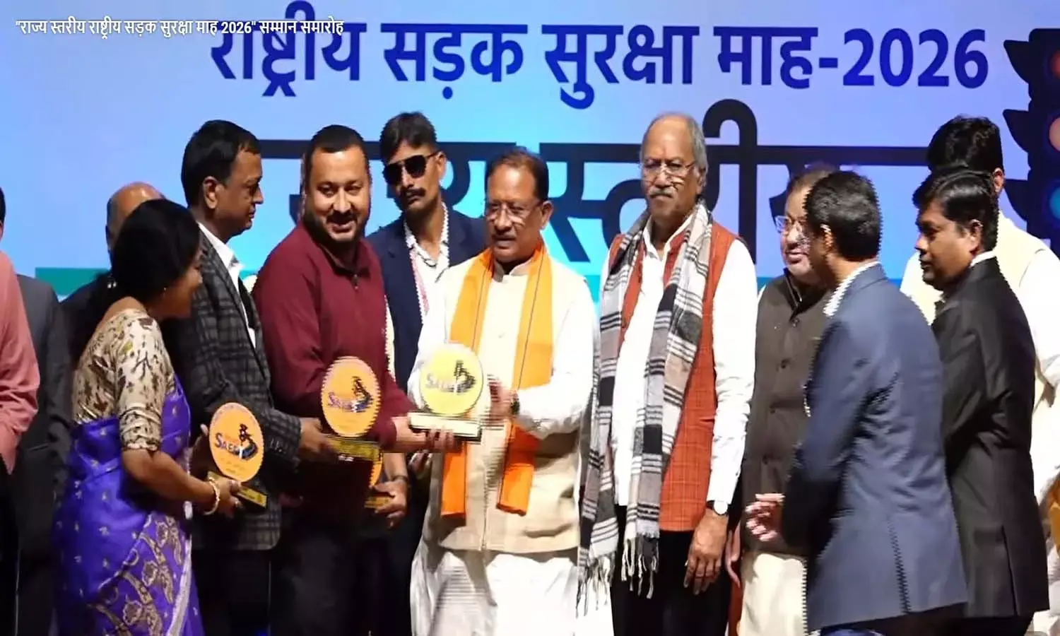 सड़क सुरक्षा जागरूकता में उत्कृष्ट योगदान : शहीद महेंद्र कर्मा विश्वविद्यालय को सीएम साय ने किया सम्मानित