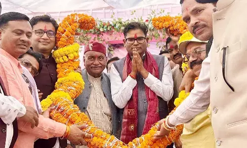 मंत्री ओपी चौधरी का फूलों की बड़ी माला से स्वागत