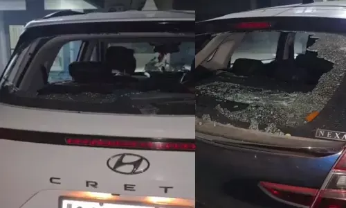 बाइक सवारों ने 500 मीटर में 5 वाहनों के कांच तोड़े, सुरक्षा पर उठे सवाल