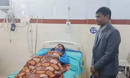 स्कूली छात्रा के पैर में गोली का छर्रा लगा