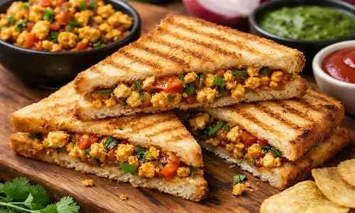how to make paneer bhurji Sandwich at home