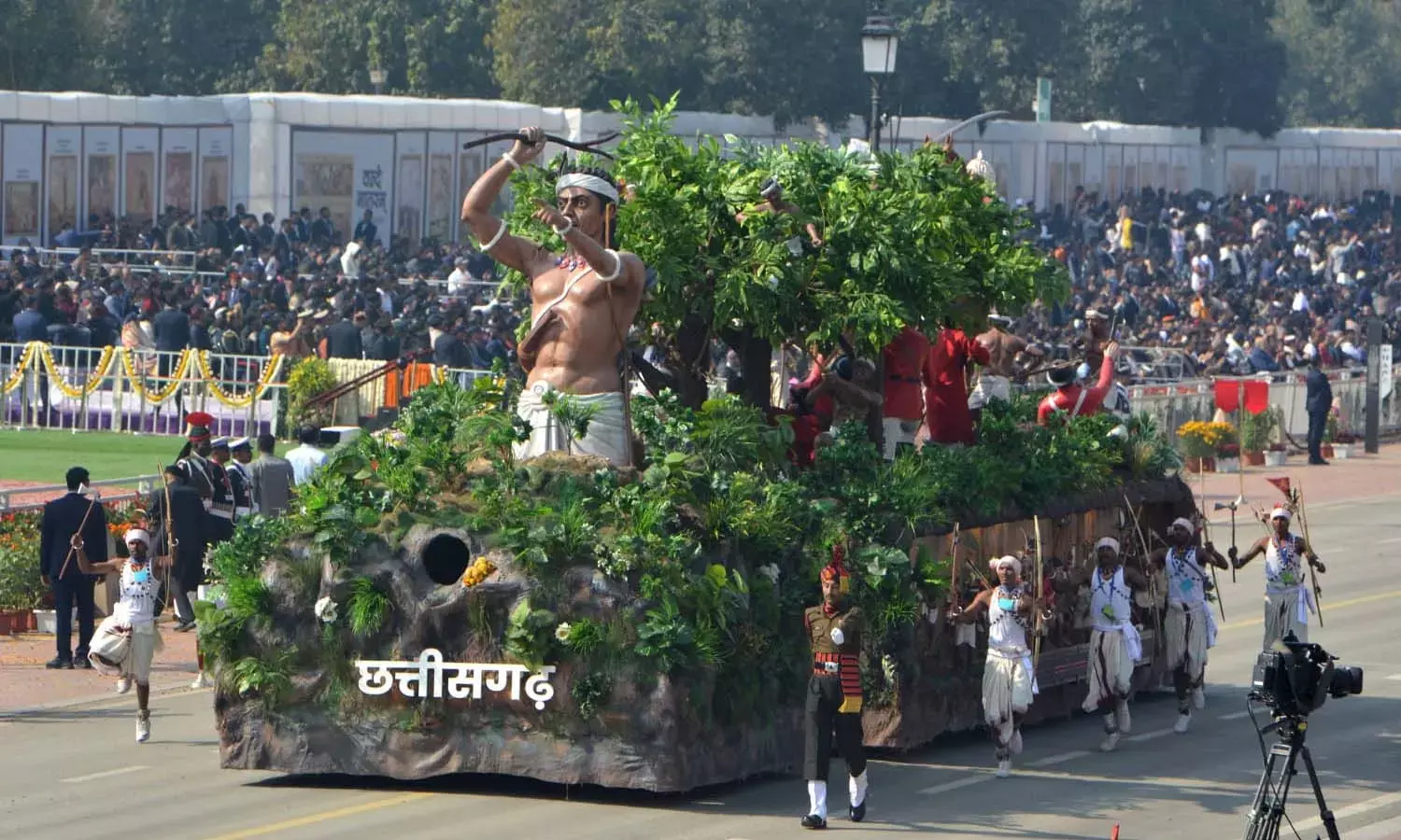 छत्तीसगढ़ की झांकी ने अतिथियों को किया मंत्रमुग्ध : कर्तव्य पथ पर जनजातीय डिजिटल संग्रहालय की भव्य झांकी बनी आकर्षण का केंद्र