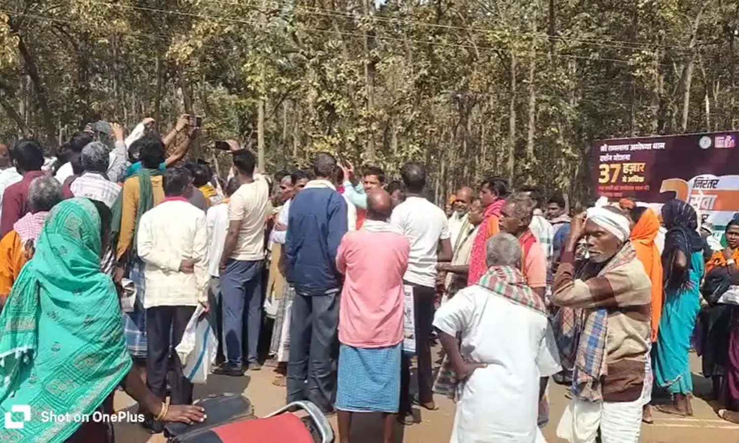 परेशान किसानों ने किया चक्काजाम : विश्रामपुरी और केशकाल जिला सरकारी बैंकों से नहीं मिल रहा पैसा, घंटेभर बाधित रहा मार्ग परेशान किसानों ने किया चक्काजाम : विश्रामपुरी और केशकाल जिला सरकारी बैंकों से नहीं मिल रहा पैसा, घंटेभर बाधित रहा मार्ग