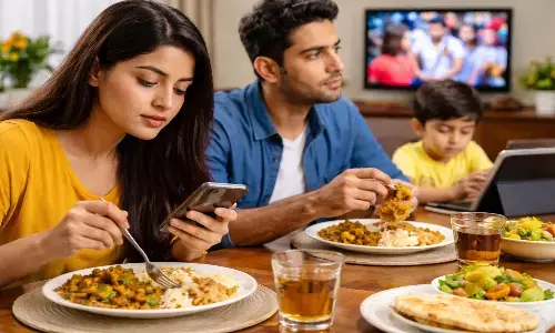 Side effects of watching TV while eating Side effects of watching TV while eating