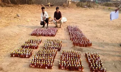 खरोरा पुलिस की बड़ी कार्रवाई: 1 लाख 30 हजार की शराब जप्त, तीन आरोपी गिरफ्तार खरोरा पुलिस की बड़ी कार्रवाई: 1 लाख 30 हजार की शराब जप्त, तीन आरोपी गिरफ्तार