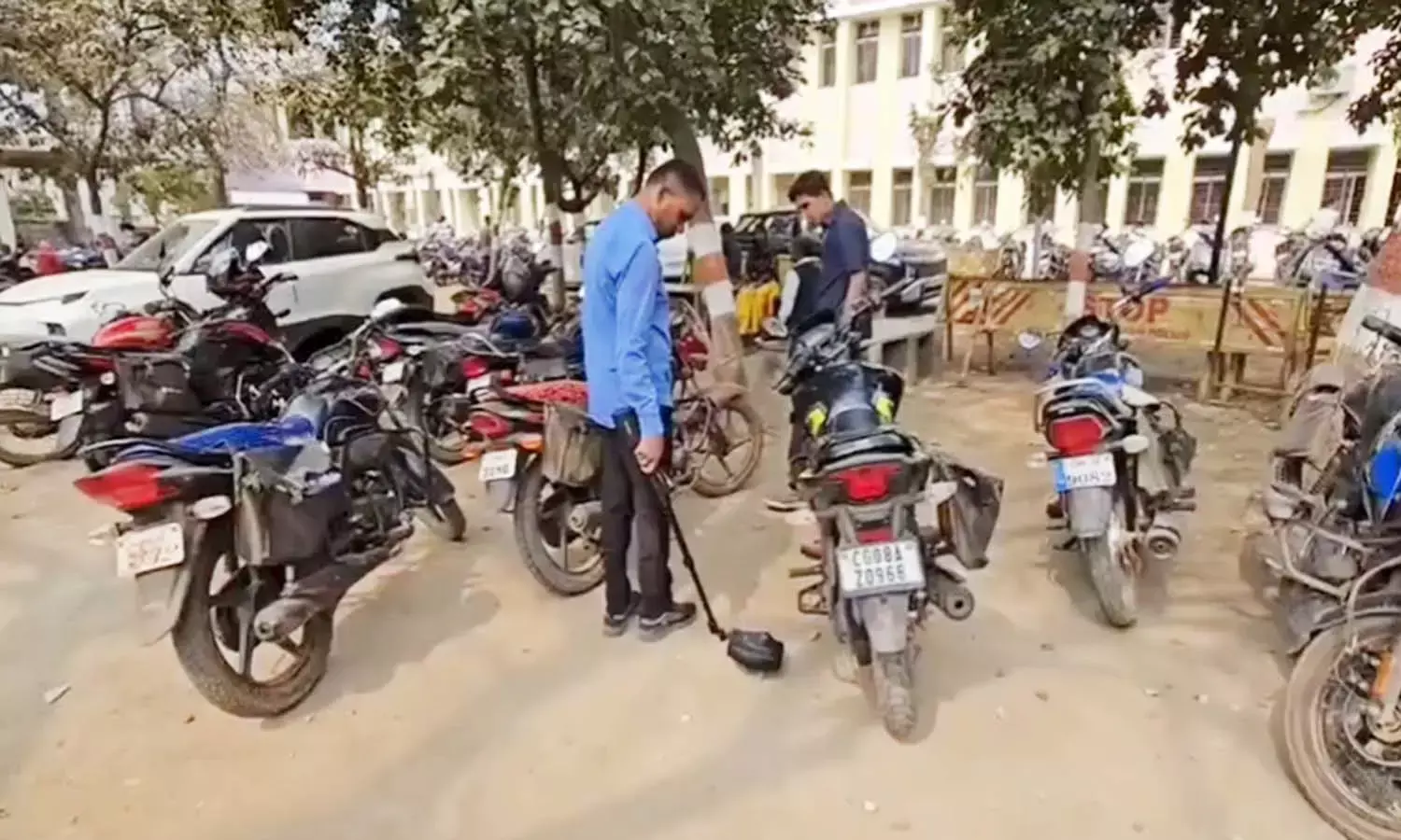 सरकारी दफ्तरों को बम से उड़ाने की धमकी : बस्तर, नांदगांव समेत सरगुजा में मिला धमकी भरा मेल, पुलिस अलर्ट