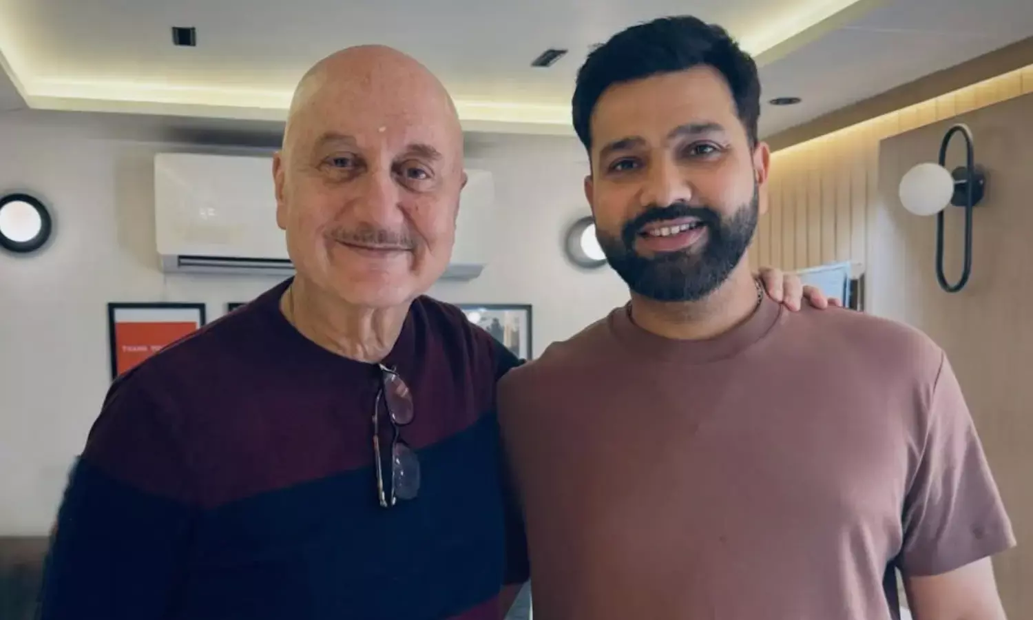 अनुपम खेर की रोहित शर्मा से यादगार मुलाकात, फैंस ने किया खूब प्यार