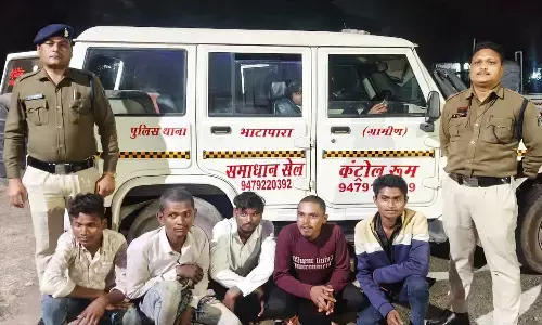 भाटापारा में चाकू लेकर घूम रहे 5 आरोपी गिरफ्तार भाटापारा में चाकू लेकर घूम रहे 5 आरोपी गिरफ्तार