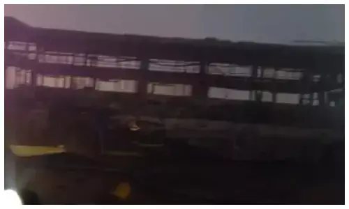 बीकानेर में सवारियों से भरी स्लीपर बस में लगी आग, 40 यात्रियों को इमरजेंसी गेट से निकाला