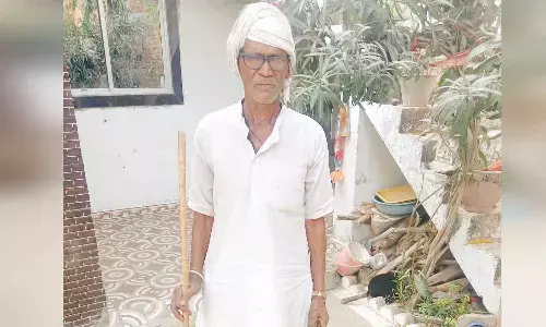 धान नहीं बिकने से किसान हुआ परेशान धान नहीं बिकने से किसान हुआ परेशान