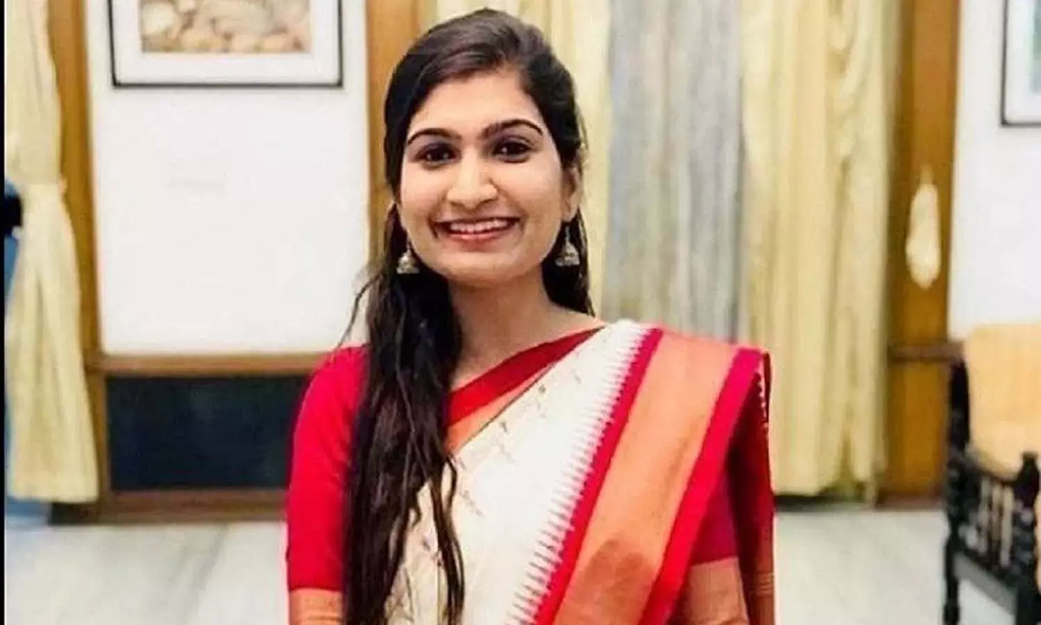 कलेक्टर के नाम से अवैध उगाही : फर्जी व्हाट्सएप अकाउंट बनाकर पैसे मांगने की कोशिश, परिचितों से की सतर्क रहने की अपील