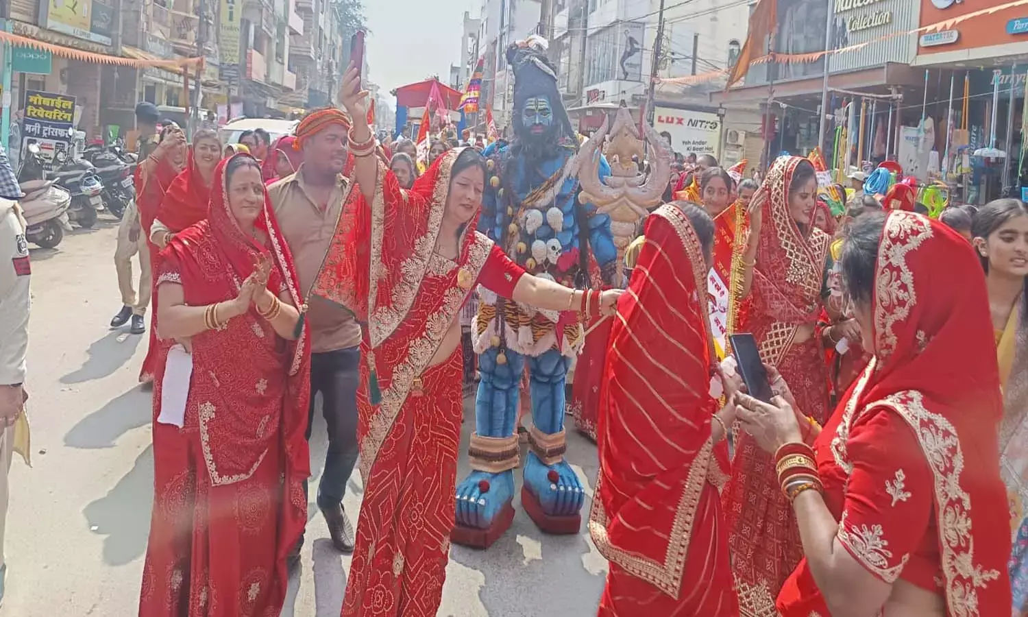 भगवान रामदेव मंदिर का रजत जयंती : भक्ति, परंपरा और आस्था का दिव्य संगम, नगर में निकली भव्य शोभायात्रा भगवान रामदेव मंदिर का रजत जयंती : भक्ति, परंपरा और आस्था का दिव्य संगम, नगर में निकली भव्य शोभायात्रा