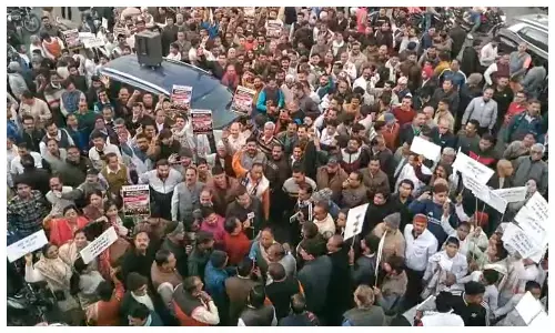 सवर्ण समाज का उग्र प्रदर्शन, सड़कों पर उतरे हजारों लोग; आंदोलन की चेतावनी