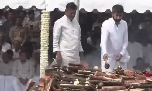 अजित पवार पंचतत्व में विलीन, बेटे पार्थ ने दी मुखाग्नि, अंतिम संस्कार में उमड़ा जनसैलाब