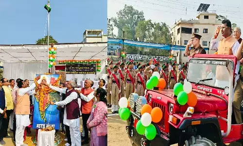 राजिम में गणतंत्र दिवस पर अभूतपूर्व संगम: विधायक रोहित साहू ने अनेक स्थानों पर फहराया तिरंगा, एनसीसी परेड की ली सलामी