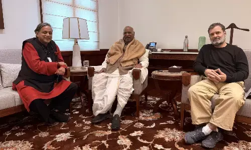 Shashi Tharoor meets Rahul Gandhi and Kharge Shashi Tharoor meets Rahul Gandhi and Kharge