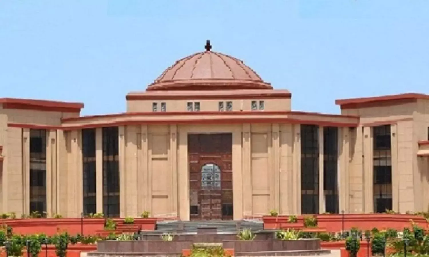 दुष्कर्म केस में डॉक्टर को राहत नहीं :  एफआईआर और चार्जशीट रद्द करने से हाईकोर्ट का इंकार