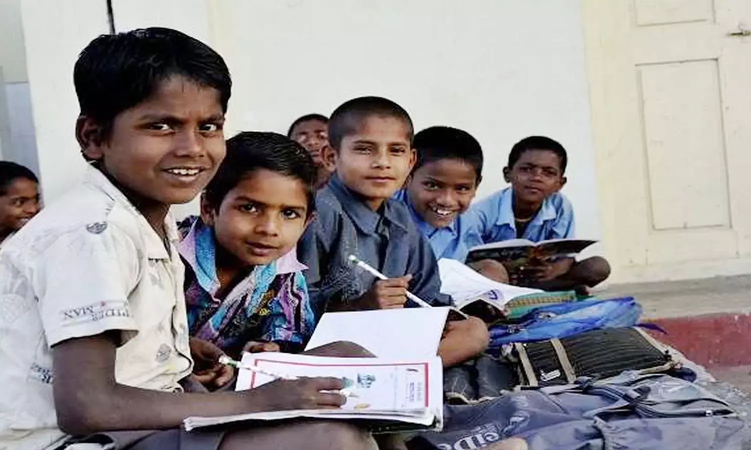 छत्तीसगढ़ में अटल उत्कृष्ट शिक्षा योजना : अब मजदूरों के बच्चे भी पढ़ सकेंगे सीबीएसई-आईसीएसई और अंतर्राष्ट्रीय बोर्ड वाले स्कूलों में